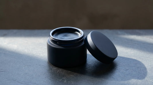 Résoudre les problèmes courants de soins masculins grâce aux cosmétiques et produits d'origine naturelle